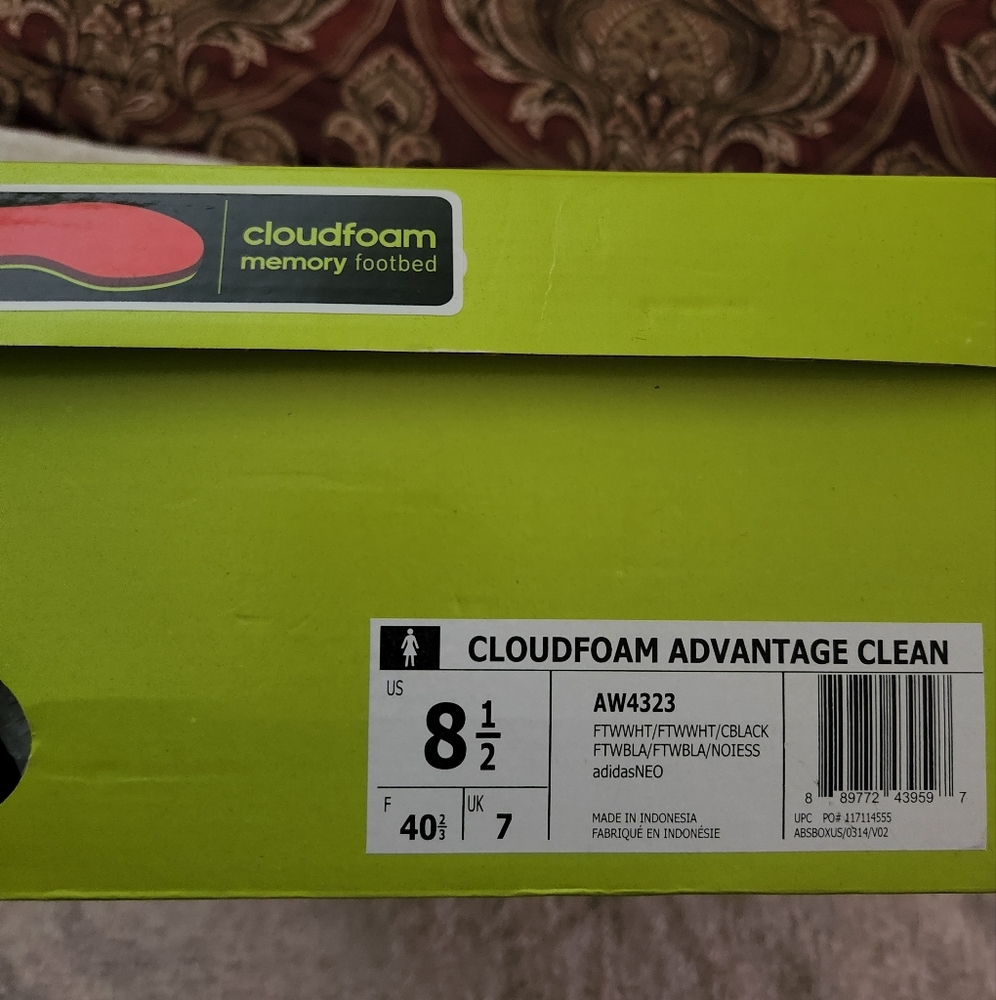 Women's 8.5 Adidas Cloudfoam Advantage tennis shoes.
